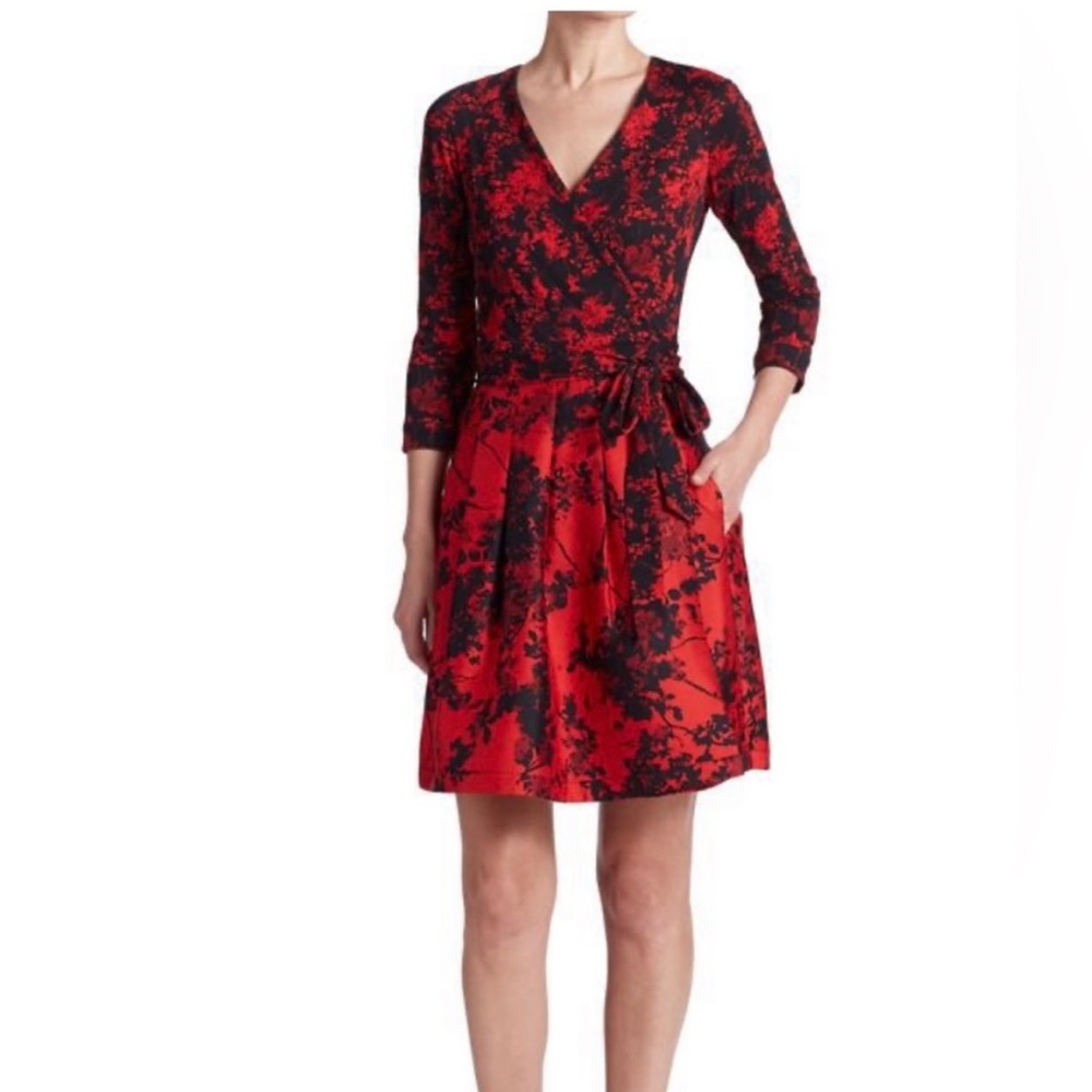 Hard to find DVF Diane Von Furstenberg fit and flare floral dress. Size 4.